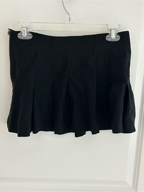 Guess Black  Pleated Mini Skirt - Women's Classic Style
